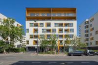 Cozy Apartment with Balcony near PGE Narodowy by Noclegi Renters - Chambres d'hôtes Varsovie