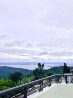 Casa Alegre - Stunning Taal View with Rooftop Deck Family House - Bed and Breakfast Tagaytay