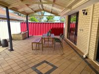 Stylish Central Retreat Minutes to Airport & CBD - B&B Perth