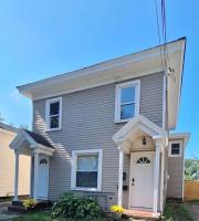 Oswego 2BR Ground-Floor Apt Near SUNY, Walk to Downtown & Lake Ontario - B&B Oswego