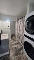 Oswego 2BR Ground-Floor Apt Near SUNY, Walk to Downtown & Lake Ontario - B&B Oswego