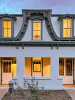 The Apache Plume Suite at The Hesch House - Prime Location in the Railyard Art's District - B&B Santa Fe