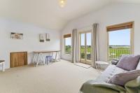 Mediterranean Coastal Charm with Great Views - B&B Silverdale