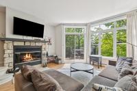 Boisé 4-Story Ski-In/Ski-Out w/ Sauna - Chambres d'hôtes Mont-Tremblant
