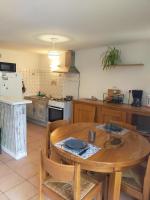 MAISONNETTE LA ROSERAIE avec terrasse proche centre ville - Bed and Breakfast Moissac