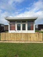 Chalet Riki Family Retreat in East Riding of Yorkshire - Bed and Breakfast Withernsea