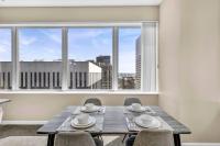 21st Floor Penthouse | Amazing Views of Downtown! - Chambres d’hôtes Cleveland