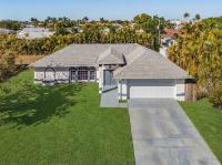 The Cape Escape- Beautiful 3 BR Home Heated Pool - B&B Cape Coral