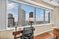 16th Floor Downtown High-Rise | Paid Parking & Gym - Bed and Breakfast Cleveland