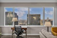 Luxury 21st Floor Penthouse | Great Downtown VIEWS - B&B Cleveland