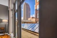 Play & Stay Loft Central, Comfy, Parking - B&B Cleveland