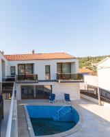 Family-friendly apartments with swimming pool Drvenik Veliki, Drvenik - 16377 - B&B Veliki Drvenik