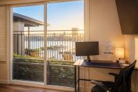Gorgeous Luxury Lake View Suite | Gym & Pool - B&B Irving