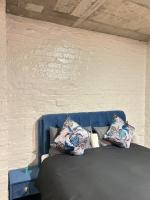 4th Floor Loft with Pool, Skyline Views and WiFi - B&B Johannesburg