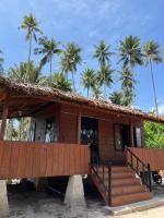 Dico Surf Point- Surf Lodge in Simeulue - Bed and Breakfast Lassihing