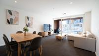 2BR Apartment with FREE Car Park - B&B Adelaide