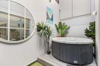 Twin Peaks Lake View with hot tub - B&B Distretto di Queenstown