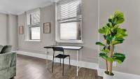 HEB203 Spacious & Stylish 2B Condo Downtown Fort Worth, Free Parking, Walk to Convention Center - Chambres d'hôtes Fort Worth