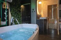 Maison Triangle - Bed and Breakfast Saint-Alban-d'Ay