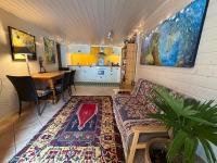 Dreibettzimmer mit Dusche