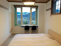 King Room with Shared Bathroom and Mountain View