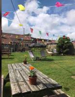 4-Bed Cottage at Famous Tuckers Grave Inn Sleeps 8 - Bed and Breakfast Norton St Philip