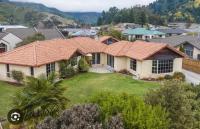 Picton- Deluxe Queen Room with Private Bathroom - B&B Waikawa