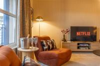 Stylish 2-BR Apt - Parking & Wi-Fi - Sleeps 4 - Chambres d'hôtes Inverness