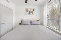 Softly Styled 1 King Sofa Bed Haven Frisco, TX - Ferienwohnung Frisco