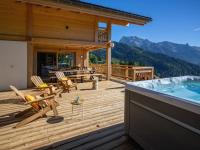 Chalet Serbijanka Alpine Retreat with Hammam Sauna and Jacuzzi for 14 Gueststs - B&B Manigod