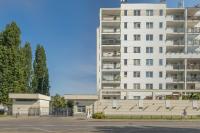 Family Apartment with Parking and Workspace near Metro in Warsaw by Noclegi Renters - Chambres d'hôtes Varsovie