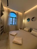 Drymades Frenklo Santorini Apartment - B&B Gjalicë