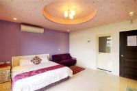 Zimmer mit Queensize-Bett und Balkon