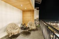 Chalet Charm - Private Mountain Retreat with Sauna, Jacuzzi & Kids Playroom - Chambres d’hôtes Bansko