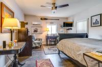6 Mi to Indiana Beach! Waterfront Studio w/ Deck - B&B Monticello