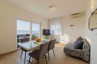 Apartamento de 2 dormitorios con balcón y vistas al mar