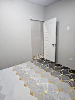 The Landing Loft 6 Minutes from Piarco Airport Modern & Fully Equipped Perfect for Short & Long Stays - Chambres d'hôtes Saint Helena