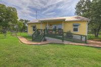 Farmhouse Charm 10 Min to Downtown, Pet Friendly! - Ferienwohnung Fredericksburg