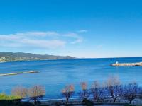 T2 duplex rénové à 20m de la plage avec vue mer, parking et WIFI - FR-1-610-59 - Chambres d'hôtes Bormes-les-Mimosas