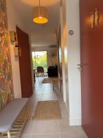 Maison Le Clos Du Moulin 4 - Climatisée, jardin & parking gratuit - 3 chambres doubles - 10 min Avignon - B&B Entraigues-sur-la-Sorgue