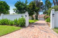4BR Sandton Executive Home Office Pool Backup Power Sleeps 8-9 Fast WIFI - B&B Johannesburg