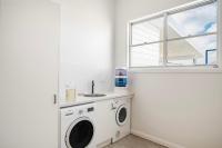 Spacious Lake Macquarie Family Retreat - Chambres d’hôtes Bergalia