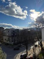 Sunny Cozy Studio Wi-Fi Elevator Urban Studio - Chambres d’hôtes Skopje