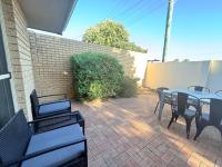 4 Private 3BR Villa Near Yokine & Parking - B&B Perth
