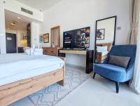 Fully Furnished Luxury Studio Apartment in DAMAC Hills Near Trump International Golf Club Dubai - Chambres d'hôtes Dubaï