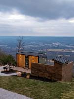 Stunning Mirrored Glass Cabin with Hot Tub & Sauna near Lookout Mountain, Dade County, GA - B&B New England