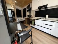 Stylish Modern Tiny House on Wheels with Stunning Mountain Views Near Lone Pine, California - B&B Lone Pine