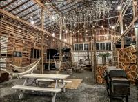 Creekside A-Frame Retreat with Treehouse Views, Hammock Lounge & Indoor-Outdoor Shower in New Port, Tennessee - Chambres d'hôtes Newport