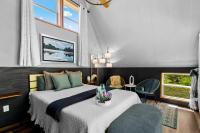 Creekside A-Frame Retreat with Treehouse Views, Hammock Lounge & Indoor-Outdoor Shower in New Port, Tennessee - Chambres d'hôtes Newport