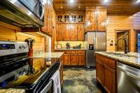 Modern Rustic Cabin with Hot Tub & Loft, Near Shops in Broken Bow, OK - B&B Broken Bow